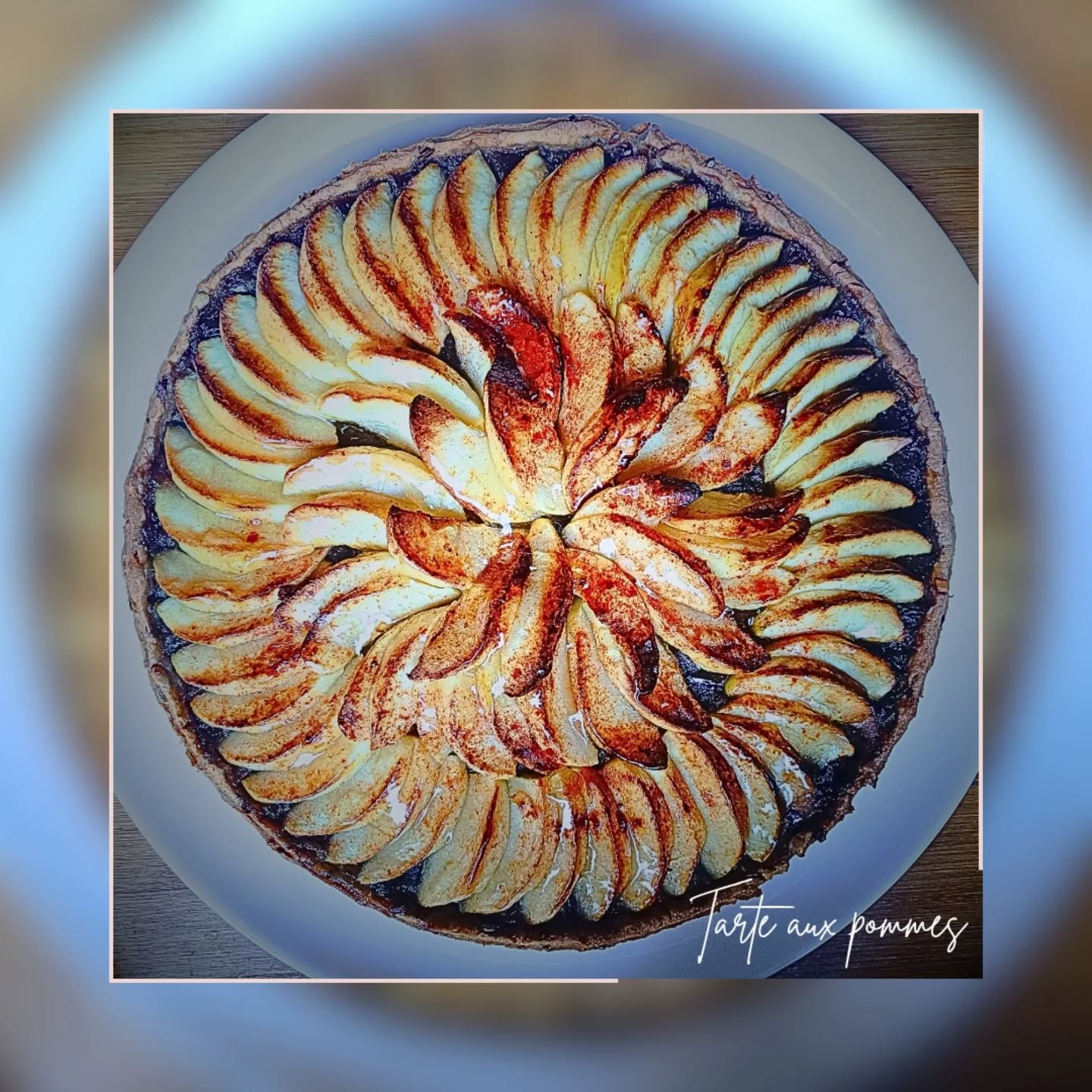 🍎 TARTE AUX POMMES ET... 🍎
Voici ce qui est indéniablement devenu au fil du temps ma tarte signature : ma tarte pommes et aubergines.
Avec une compotée réduite d'aubergines et épices en dessous des pommes.
-
#pomme #aubergines #tarteauxfruits #tarteauxpommes #lesartsatable #saintfulgent