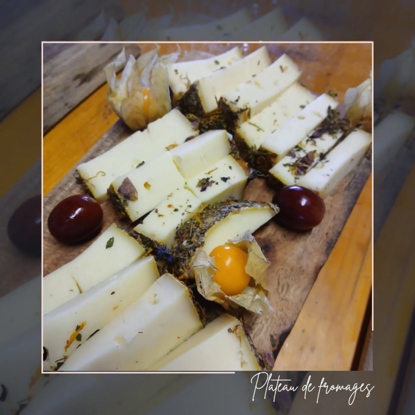 🧀 PLATEAU DE FROMAGES 🧀

Avec du Brie de Meaux, du Roquefort, du Comté 18 mois, de la tome de brebis aux fleurs, du fromage de Bufflonne (mais pas de la mozzarella)...

Servi avec des noix torréfiées, de la confiture de cerises de Corse.

-
#plateaudefromage #brie #roquefort #lesartsatable #saintfulgent