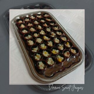 🍊 VERRINE ST JACQUES & AGRUMES 🍊

Tartare de St jacques marinées orange, citron et pamplemousse. Avec quelques gouttes d'huile de sésame.

-
#stjacques #agrumes #huiledesésame #lesartsatable
#saintfulgent