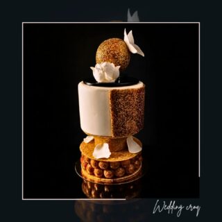 💍 WEDDING CROQ 💍

Après le stage avec @jeanphilippewalser organisé par @coursdepatisserieecole , nous voilà à développer notre nouvelle offre avec cette pièce fortement inspirée des créations du chef Walser.

-
#weddingcroq #croquembouche #weddingcake #lesartsatable