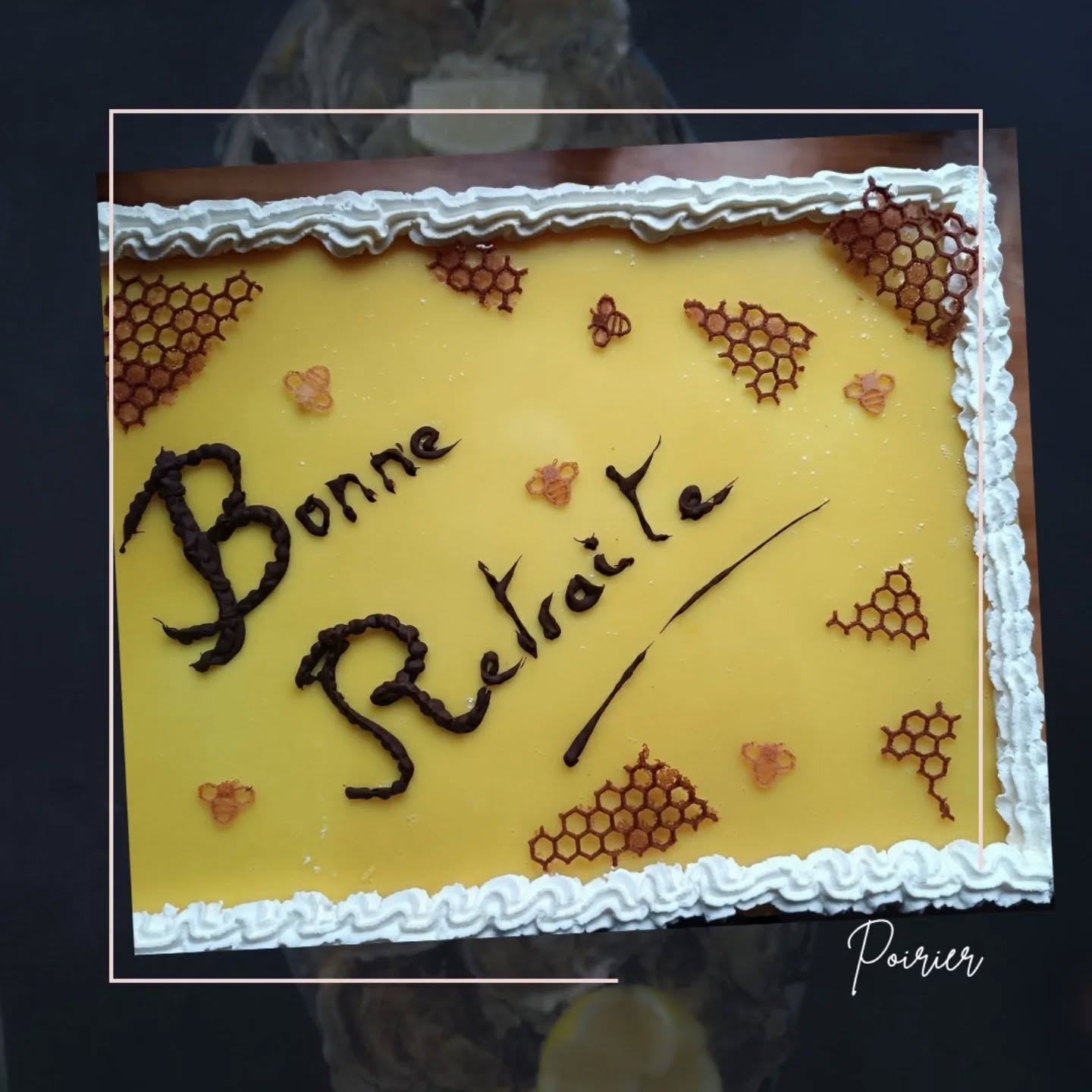 🍐 POIRIER 🍐

Commande pour fêter le départ en retraite de l'apiculteur local.

Un poirier avec un pain de Gênes, deux variétés de poires pochées dans un sirop poivre de timut et fève de tonka, mousse poire vanille, glaçage au curcuma.

Le tout avec une belle réduction du sucre pour laisser toute sa place à la poire.

-
#entremet #gateauauxfruits #poirier #gateauauxpoires #poires #poivredetimut #fevedetonka #lesartsatable #saintfulgent