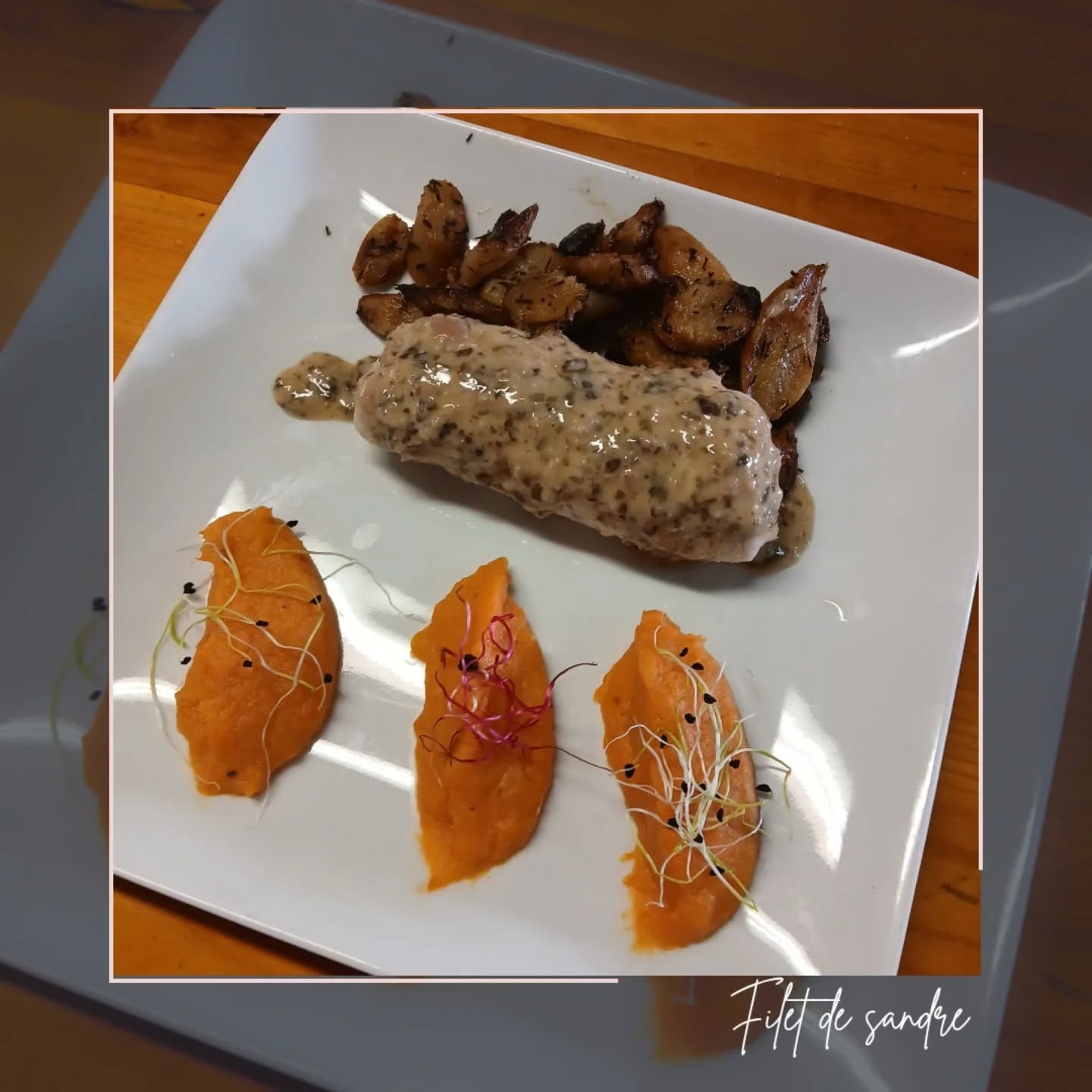 🎏 FILET DE SANDRE 🎏

Filet de sandre cuit à basse température.
Beurre blanc aux algues.
Purée de patates douces au beurre fumé.
Salsifis rôtis.

-
#sandre #salsifi #patatedouce #lesartsatable #saintfulgent