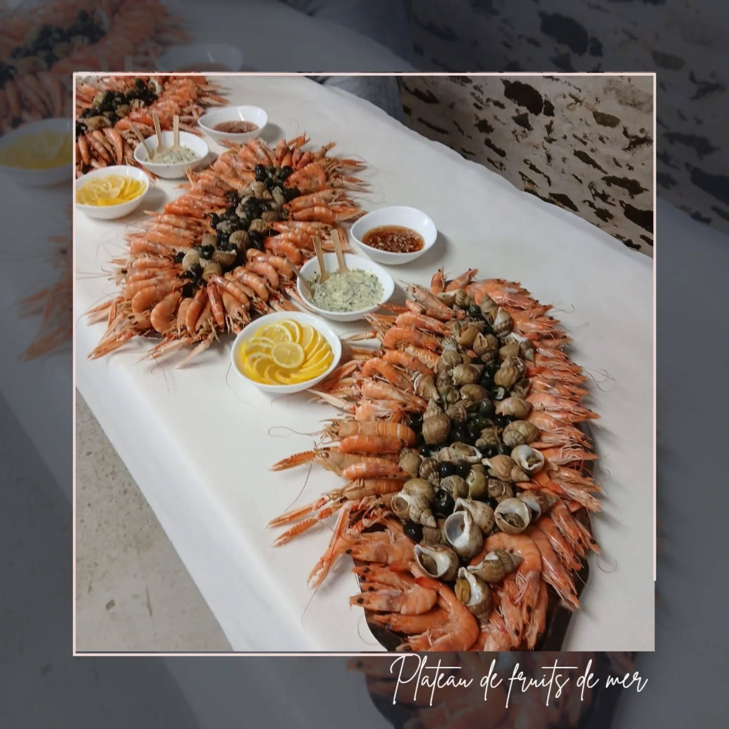 🦐 PLATEAU DE FRUITS DE MER 🦐

Langoustines, crevettes, bigorneaux et bulots.

Avec une mayonnaise aux algues et wasabi.

-
#fruitsdemer #algues #wasabi #lesartsatable #saintfulgent