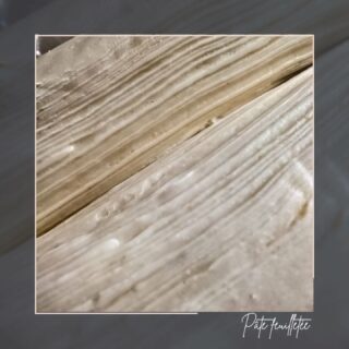 🥧 PATE FEUILLETÉE 🥧

Rien de tel qu'une bonne pâte feuilletée maison. Oui, c'est long à faire. Mais quelle satisfaction du résultat. Avec un bon beurre de tournage... Un régal quand c'est fait avec de bons ingrédients.

-
#patefeuilletee #viennoiseries #beurrrecharentepoitouaoc #lesartsatable #saintfulgent