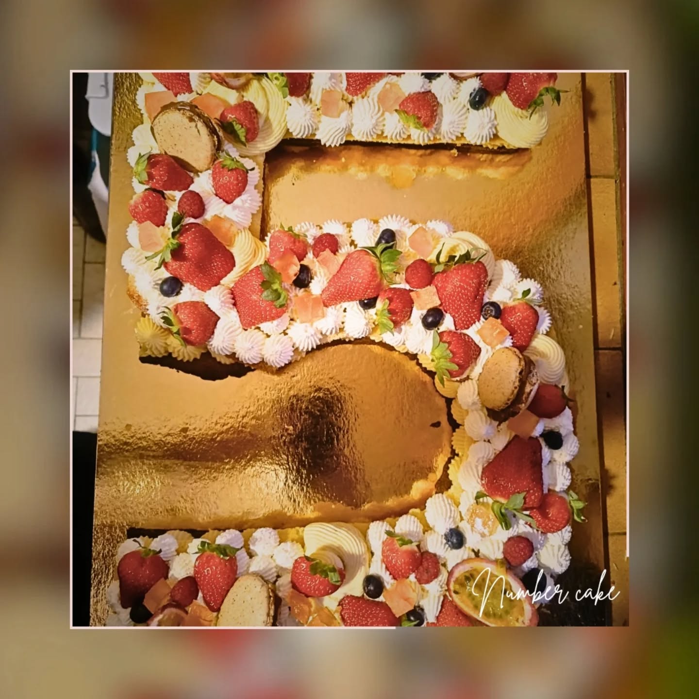 5️⃣ NUMBER CAKE 1/2 5️⃣
Thème "fruits et légumes"
Pour celui-ci, le choix s'est porté sur : abricot, carotte et gingembre.
En compotée et en pâte de fruits. En mode surprise 😁
Et le tout en réduisant le sucre pour ne retenir que la sucrosité des fruits et légumes utilisés.
-
#numbercake #birthdaycake #birthday #gateaudanniversaire #fruits #legumes #carotte #abricot #gingembre #lesartsatable #saintfulgent