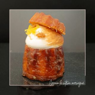🇯🇵🇫🇷 CREAM'LE CITRON MERINGUÉ 🇫🇷🇯🇵

Il y a un mois les japonais dégustaient avec @carnetgourmand à #Nagoya ce cream'lé d'après une recette du chef @cyrilsannicolas .  Un crémeux citron très frais surmonté d'une meringue chalumée. 

-
#cannelé #creamle #citron #meringue #japon #lesartsatable #saintfulgent