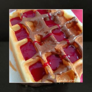 🧇 GAUFFRE VENDÉENNE 🧇

Imaginez une gaufre liégeoise dont la pâte est celle d'une brioche vendéenne et vous obtenez une gauffre vendéenne 😁

Avec un coulis gélifié de framboise et un peu de pâte à tartiner... 😋😋😋

--
#gauffre #gauffreliegoise #vendee #lesartsatable
#saintfulgent